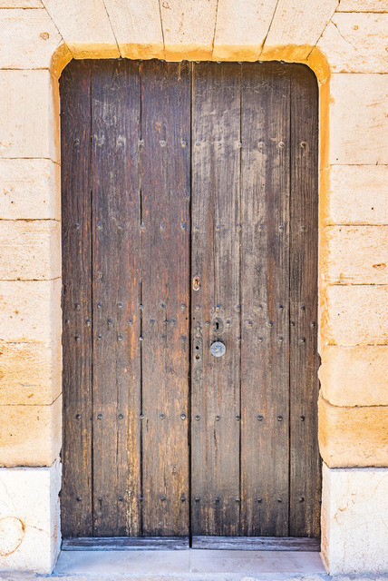 Old wooden door | Close-up of old wooden door - Realisiert mit Pictrs.com