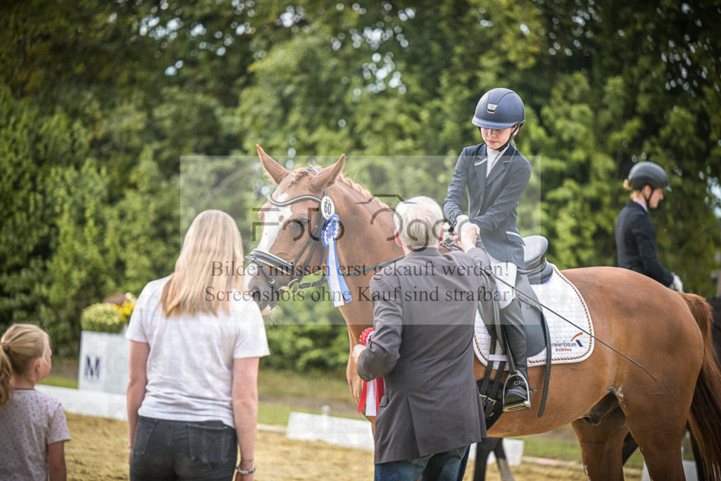DOS_7521 | Entdecke hochwertige Reitturnierfotos von Foto Oger. Professionell, emotional und authentisch – jetzt Lieblingsmomente im Shop bestellen.Deutschlandweite Turnierfotografie. - Realisiert mit Pictrs.com