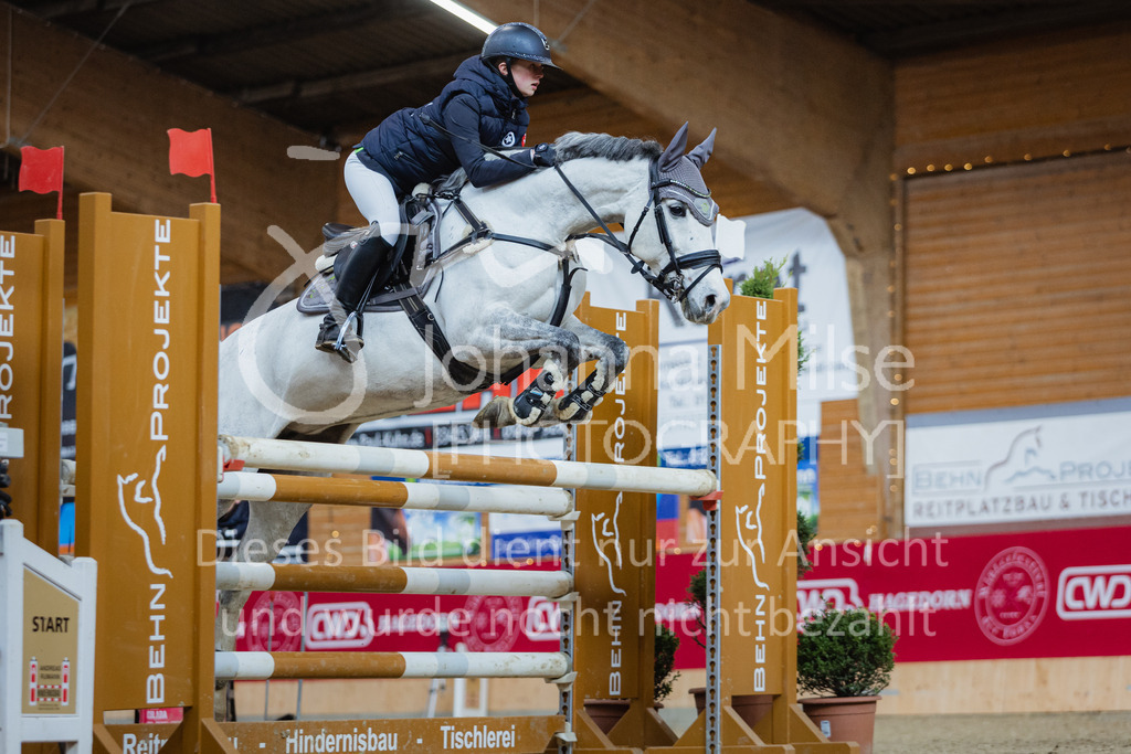 221127_Winterfestival_L-Spr_HPTTY-263 | Deine schönsten Turniermomente als professionelle Fotos! Entdecke hochwertige Pferdesport-Fotografie im Online-Shop. Jetzt Fotos finden & bestellen!