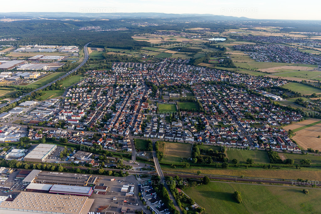 Luftbild: Karlsdorf im Ortsteil Karlsdorf in Karlsdorf-Neuthard im Bundesland Baden-Württemberg in Deutschland. – Foto: IMG_133500.jpg vom 12.07.2022 durch Werner Riehm/FLY-FOTO.de – Auflösung des Originals: 5472 x 3648 px – Karlsdorf-Neuthard