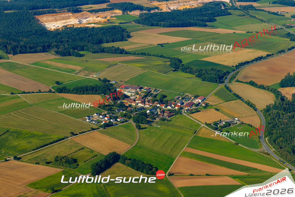 Das Luftbild zeigt : Kainsricht Gebenbach - Die Luftaufnahme wurde 2024 vom UL-Flugzeug aus erstellt ( keine Drohne ) - Hochauflösende Luftaufnahme - Für grossformatige Ausdrucke geeignet. Die Geschenkidee !Mit Lizenz und Bildrechte bestellbar