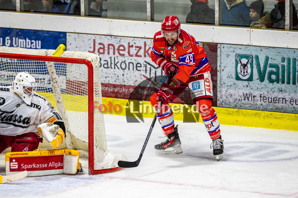 EC Peiting vs EV Füssen | Eishockey Oberliga Süd Vorrunde 2024/2025, EC Peiting vs EV Füssen, 20241002,Felix LINDEN (ECP 49) in Aktion, Freisteller,2024-10-02 in Peiting (Eisstadion)Felix LINDEN (ECP 49)Copyright: WolfgangxLindner foto-lindner.de