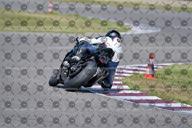 26BT01-1647 | markuskiefer.com - Realisiert mit Pictrs.com