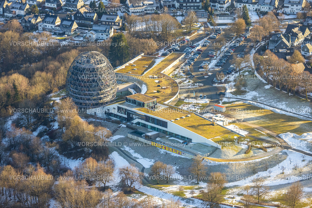 Winterberg260104982 | Luftbild, Hotel Oversum Ski und Vital Resort, eiförmiges Hotel und Parkplätze, Winterberg, Sauerland, Nordrhein-Westfalen, Deutschland