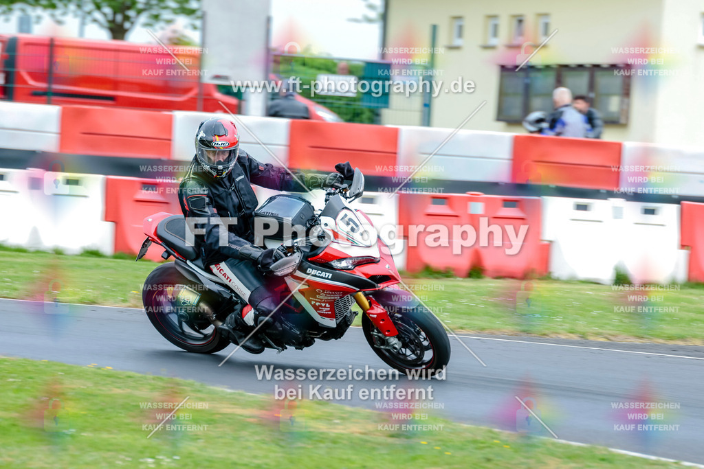 MotoTeamVBK-20563 | Hier findet Ihr Bilder von Touristenfahrten auf der Nürburgring Nordschleife oder von anderen Veranstaltungen die ich besucht habe. Viel Spass beim Durch Schauen 