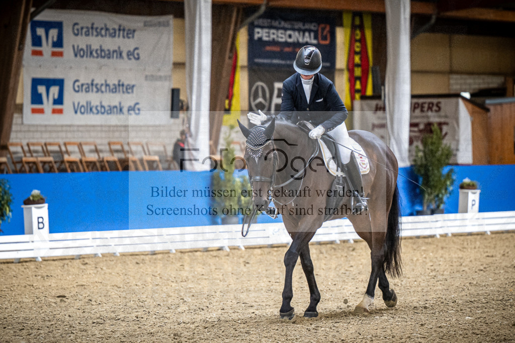 DOS_1498 | Entdecke hochwertige Reitturnierfotos von Foto Oger. Professionell, emotional und authentisch – jetzt Lieblingsmomente im Shop bestellen.Deutschlandweite Turnierfotografie. - Realisiert mit Pictrs.com