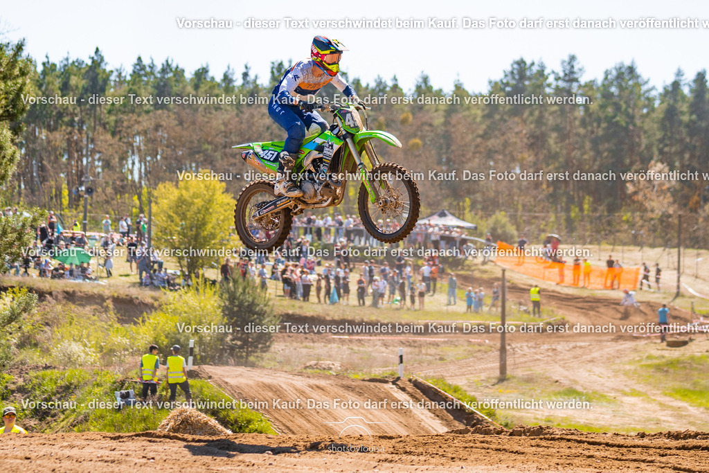 20260501_MCWriezen-3147 | Sportfotografin aus Berlin-Brandenburg mit Fokus auf Motocross. Ich halte deine sportliche Leistung und echte Emotionen auf und neben der Strecke professionell fest. Entdecke die Fotos von deinem Rennen und bestelle sie direkt hier im Shop.