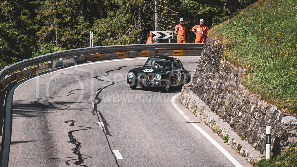 19. Arosa ClassicCar 2023 - 2. September 2023 | 19. Arosa ClassicCar 2023
Arosa, Schweiz
Meyer Karl Heinz aus Neerach mit der Startnummer 261 in einem Porsche 356, Jahrgang 1956, in der Klasse Classic Trophy.
@arosaclassiccar, @arosa.official, #arosaclassiccar, #arosa, #76curves, #classiccar
Bild: Sportfotografie Markus Aeschimann | www.markus-aeschimann.ch - Realisiert mit Pictrs.com