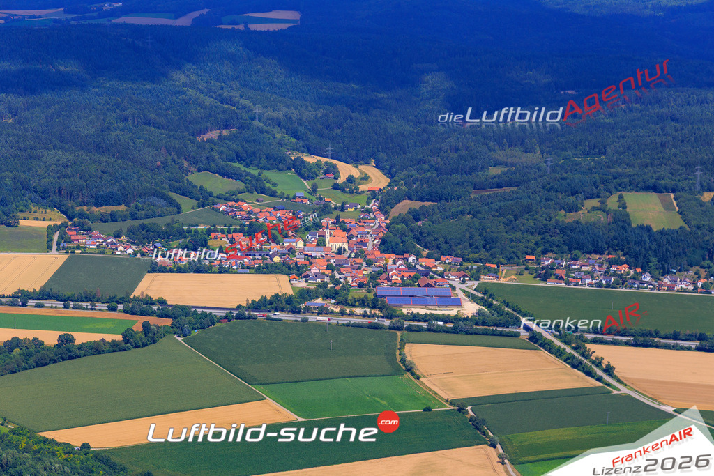 Die Luftaufnahme Hofdorf - Kirchroth wurde 2017 mittels Flugzeug (keine Drohne) erstellt. Perfekte Schärfe und Druck- Auflösung- Garantiert!