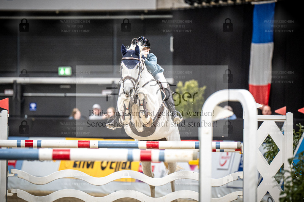 DOS_1949 | Entdecke hochwertige Reitturnierfotos von Foto Oger. Professionell, emotional und authentisch – jetzt Lieblingsmomente im Shop bestellen. - Realisiert mit Pictrs.com