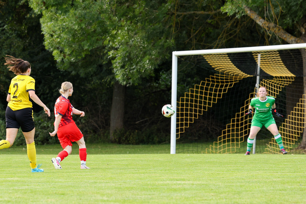 Fußball I FRAUEN I Saison 2025-2026 I Freundschaftsspiel I SGM Ebnat-Waldhausen - 1FC Heidenheim 1846 2 I_250823_3753 | Fotopresso – Sportfotografie in Heidenheim & Umgebung. Professionelle Sportfotografie für unvergessliche Momente. Dynamische Action-Shots, emotionale Szenen & hochwertige Bilder. - Realisiert mit Pictrs.com