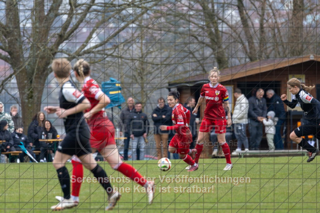 20260315_114349_0285 | #,TV Jebenhausen (schwarz) vs. VfB Stuttgart II (rot), Fussball, Frauen-Verbandsliga Württemberg, 13. Spieltag, Saison 2025/2026, Rasenplatz TV Jebenhausen, Schelmenwasen 3, 73035 Göppingen, 15.03.2026 - 11:00 Uhr,Foto: PhotoPeet / Event- &amp; Sportfotografie / Peter Harich