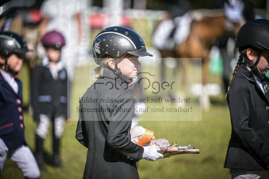 DOS_0522 | Entdecke hochwertige Reitturnierfotos von Foto Oger. Professionell, emotional und authentisch – jetzt Lieblingsmomente im Shop bestellen.Deutschlandweite Turnierfotografie. - Realisiert mit Pictrs.com