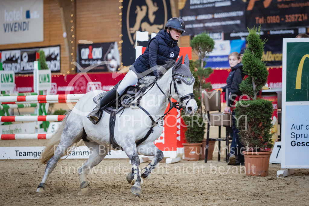 221127_Winterfestival_L-Spr_HPTTY-290 | Deine schönsten Turniermomente als professionelle Fotos! Entdecke hochwertige Pferdesport-Fotografie im Online-Shop. Jetzt Fotos finden & bestellen!