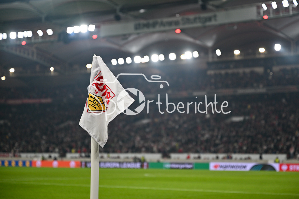 VfB Stuttgart - Feyenoord Rotterdam | STUTTGART, DEUTSCHLAND - 6. NOVEMBER: die Eckfahne mit VfB Logo in der MHP Arena / Symbolbild beim Ligaspiel zwischen dem VfB Stuttgart und Feyenoord Rotterdam am 4. Spieltag der Europa League in der MHP-Arena am 06.11.2025 / Flutlicht