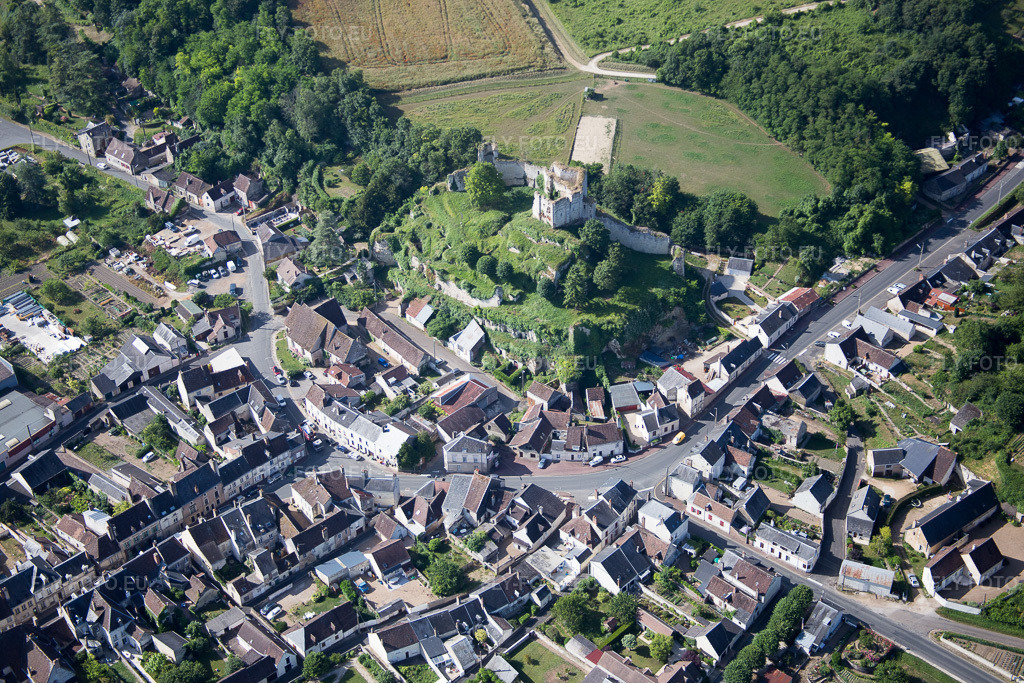 Vue aérienne: Vue de la ville à Montoire-sur-le-Loir dans le département Loir et Cher, France. Photo: IMG_081157.jpg prise le 19/06/2015 par Werner Riehm/FLY-FOTO.euRésolution de l'original: 5472 x 3648 px