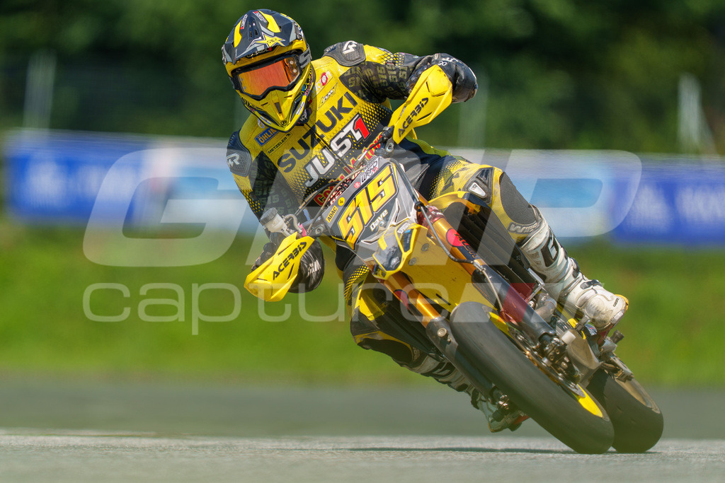 G-Cup + Supermoto Staatsmeisterschaft + Hungarian Supermoto Championship | GRIPcapture steht für authentische Sportfotografie in Österreich – für Momente, die mehr sind als Geschwindigkeit oder Ergebnis. Es geht um Emotion, Spannung, Fokus und den Augenblick, der oft nur einen Wimpernschlag dauert.Ob Motorsport, Teamsport oder 