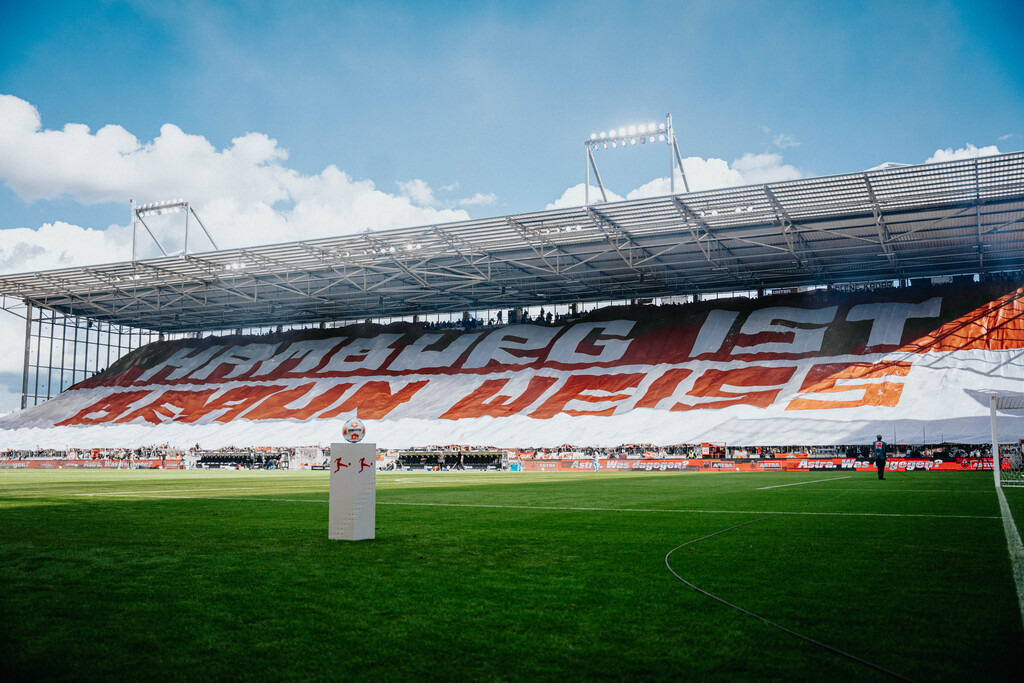 FCP02848 | Der offizielle Shop für FC St. Pauli Fotos. Wähle aus Spielszenen & Fanmomenten dein FCSP Wunschformat. Wir liefern Millerntor-Atmosphäre.