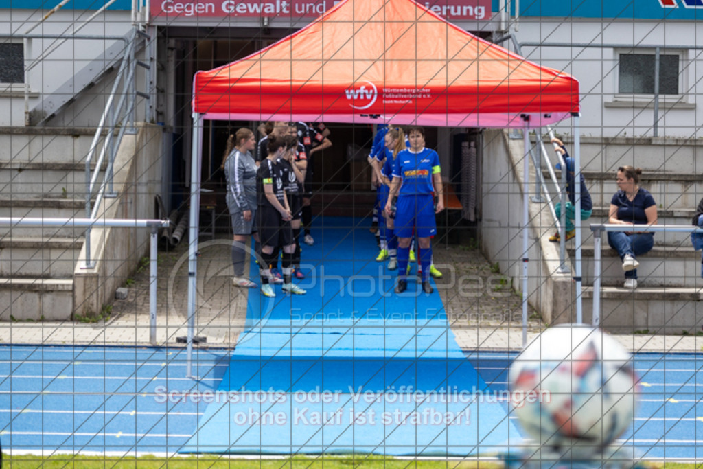 20250529_125731_0218 | #,  SGM Wendlingen-Ötlingen II (blau) vs. 1.FC Donzdorf II (schwarz), Fussball, Frauen-Bezirkspokal Finale Saison 2024/2025, Rasenplatz VfL Stadion Kirchheim, Jesinger Straße 105, 73230 Kirchheim, 29.05.2025 - 13:00 Uhr,Foto: PhotoPeet-Sportfotografie/Peter Harich