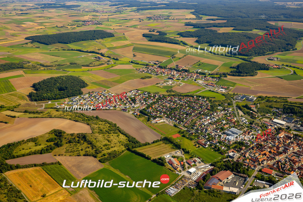 Das Luftbild zeigt :  Stadtlauringen - Die Luftaufnahme wurde 2024 vom UL-Flugzeug aus erstellt ( keine Drohne ) - Hochauflösende Luftaufnahme - Für grossformatige Ausdrucke geeignet. Die Geschenkidee !Mit Lizenz und Bildrechte bestellbar