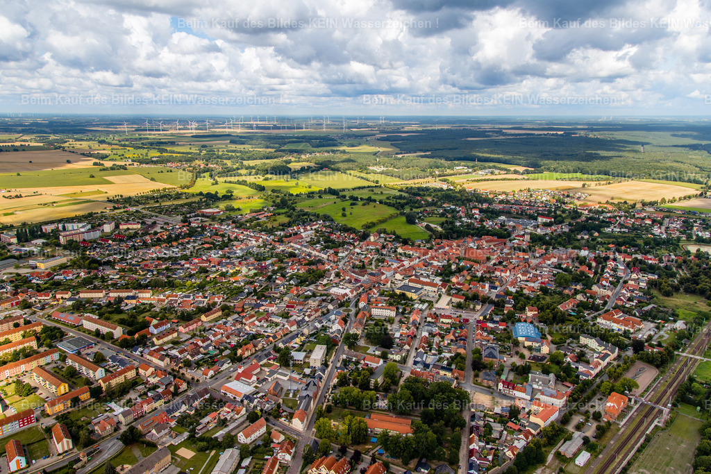 Osterburg-6900 | Die Magdeburger Platte® - das sind die schönsten Luftbilder von Magdeburg & Sachsen-Anhalt auf Acryl, Leinwand oder zum Download. Das ist Luftbildfotografie & Luftbildaufnahmen mit Drohne & Flugzeug.  - Realisiert mit Pictrs.com