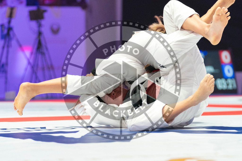 20231109PBB3500 | Fighters compete during the AJP World Professional Championship in the Mubadala Arena in Abu Dhabi, Arab United Emirates, on November 9, 2023.