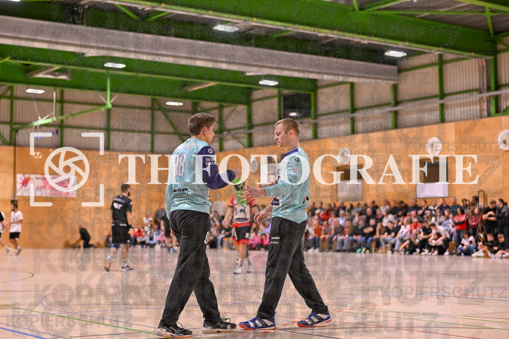GER, SG Maulburg/Steinen - HSG Dreiland, Handball, Landesliga Suedbaden, 4. Spieltag, Saison 2024/2025, 12.10.2024 | Eike Nasdala (SG Maulburg/Steinen, #98), Rubens Freuschle (SG Maulburg/Steinen, #01)GER, SG Maulburg/Steinen - HSG Dreiland, Handball, Landesliga Suedbaden, 4. Spieltag, Saison 2024/2025, 12.10.2024Foto: TH Fotografie/Thomas Hess