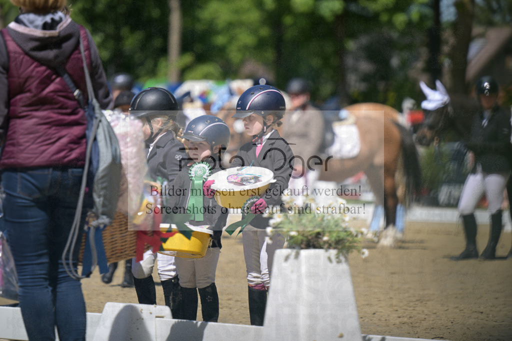 DOS_8984 | Entdecke hochwertige Reitturnierfotos von Foto Oger. Professionell, emotional und authentisch – jetzt Lieblingsmomente im Shop bestellen. - Realisiert mit Pictrs.com