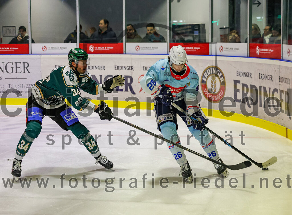 2025-12-23_060_TSV_Erding_gegen_Heilbronner_Falken | Erding, Deutschland, 23.12.2025:Eishockey, Oberliga Süd 2025 / 2026, 29. Spieltag, TSV Erding gegen Heilbronner Falken, Endergebnis: 5:4Bastian Cramer (Erding Gladiators, #34), Lukas Wagner (Heilbronner Falken, #26)Foto: Christian Riedel / fotografie-riedel.net