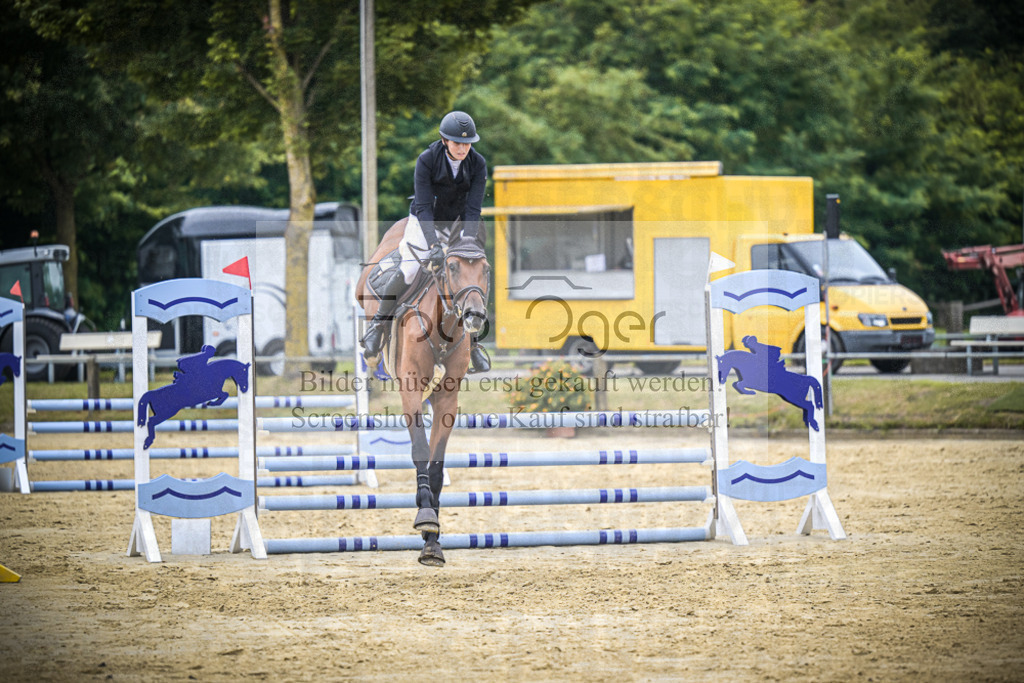 DOS_2566 | Entdecke hochwertige Reitturnierfotos von Foto Oger. Professionell, emotional und authentisch – jetzt Lieblingsmomente im Shop bestellen.Deutschlandweite Turnierfotografie. - Realisiert mit Pictrs.com
