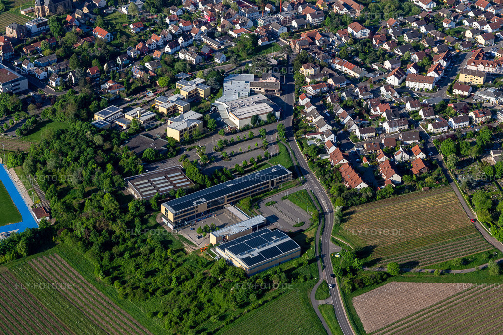 Luftbild: Gymnasium Edenkoben in Maikammer im Bundesland Rheinland-Pfalz in Deutschland. Foto: IMG_131299.jpg vom 07.05.2022 durch Werner Riehm/FLY-FOTO.de&nbsp;-&nbsp;Gymnasium Edenkoben