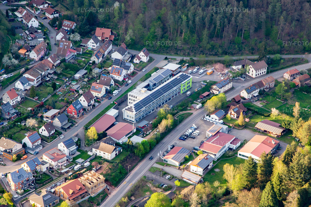 Luftbild: Hautpstraße 46 in Wilgartswiesen im Bundesland Rheinland-Pfalz in Deutschland. Foto: IMG_140174.jpg vom 11.04.2024 durch Werner Riehm/FLY-FOTO.de
