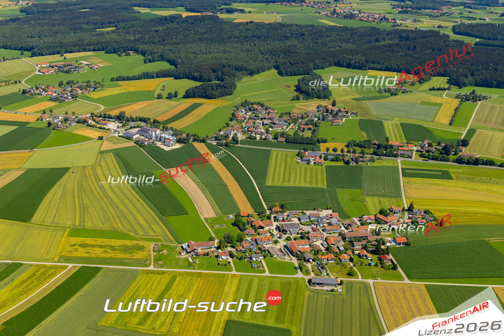 Die Luftaufnahme Kreith - Hohenlinden wurde 2022 vom Flugzeug aus (keine Drohne) erstellt. Hohe Auflösung -für große Poster und Wandbilder geeignet - Garantiert!