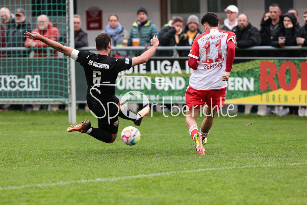 TSV Buchbach - FC Bayern Amateure | im Duell Philipp WALTER (TSV #6) und Dion BERISHA (FCB #11) / Zweikampf