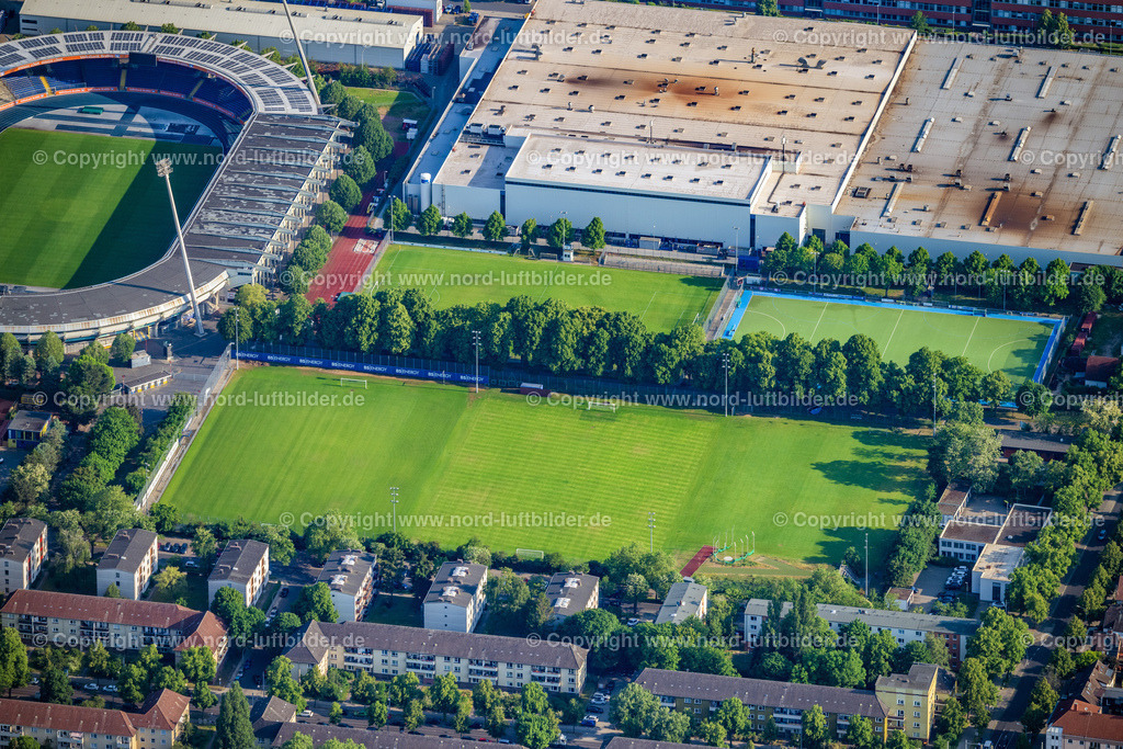 Braunschweig_Eintracht_Station_Und_Trainingsplätze_ELS_0271050623 | BRAUNSCHWEIG 05.06.2023 Ensemble der Sportplatzanlagen " Eintracht Braunschweig " an der Rheingoldstraße im Ortsteil Siegfriedviertel in Braunschweig im Bundesland Niedersachsen, Deutschland. Weiterführende Informationen bei: Eintracht Braunschweig GmbH & Co. KGaA. // Ensemble of sports grounds " Eintracht Braunschweig " on street Rheingoldstrasse in the district Siegfriedviertel in Brunswick in the state Lower Saxony, Germany. Further information at: Eintracht Braunschweig GmbH & Co. KGaA. Foto: Martin Elsen