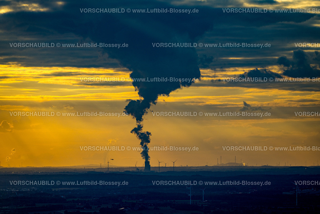 Datteln241011152Evonik | Luftbild, EON Kraftwerk Datteln 4 der Uniper Kraftwerke GmbH, Sonnenuntergang, Gegenlicht Schattenspiel, Emmission, mit rauchendem Kühlturm am Dortmund-Ems-Kanal, Blick nach Datteln, Dümmer, Datteln, Ruhrgebiet, Nordrhein-Westfalen, Deutschland