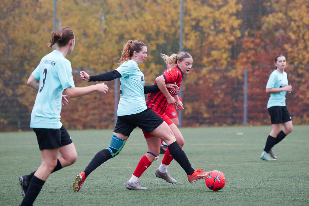 FCHWAS_251102_3813 | 1.FC Heidenheim 1846 II vs. SGM DJK-SV Wasseralfingen/Neuler, Fußball, Frauen, Bezirksliga, 2025/2026, 8. Spieltag, 02.11.2025 in Mergelstetten (Foto: Michael Bulling) - Realisiert mit Pictrs.com