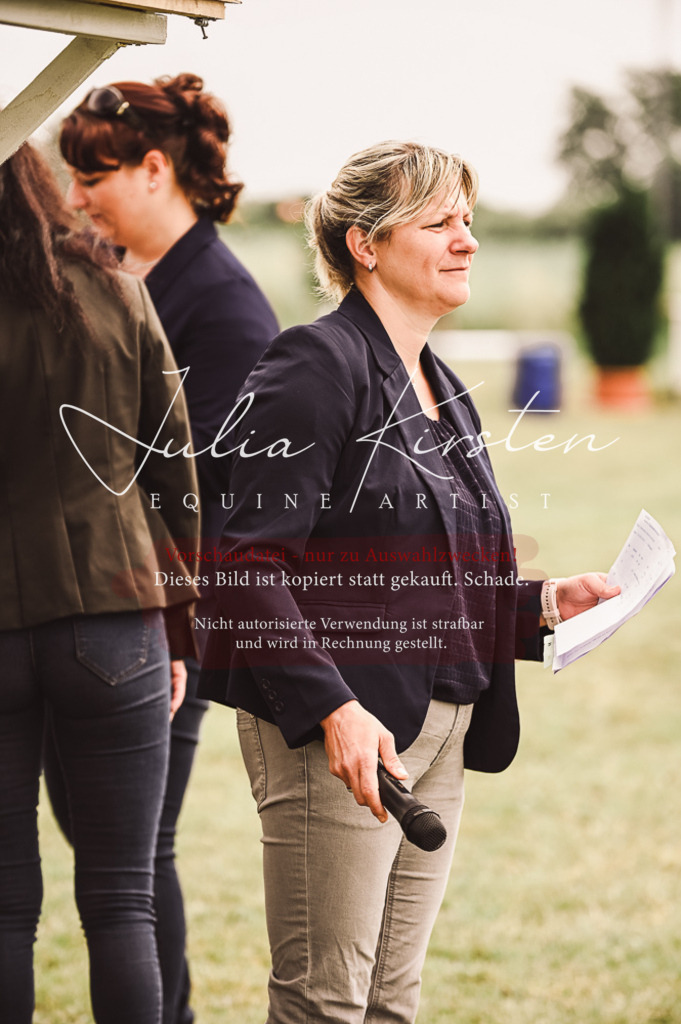DSC_5358 | Pferde- und Turnierfotografie in Westsachsen. Pferdeportraits, Auftragszeichnungen und intuitive Kunst.