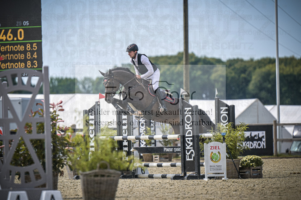 DOS_7407 | Entdecke hochwertige Reitturnierfotos von Foto Oger. Professionell, emotional und authentisch – jetzt Lieblingsmomente im Shop bestellen.Deutschlandweite Turnierfotografie. - Realisiert mit Pictrs.com