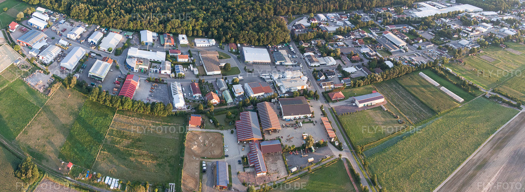 Luftbild: Panorama des Gewerbegebiet Am Gäxwald und Am Kleinwald in Herxheim bei Landau im Bundesland Rheinland-Pfalz in Deutschland. Foto: IMG_51640-Bearbeitet.jpg vom 08.08.2012 durch Werner Riehm/FLY-FOTO.deAuflösung des Originals: 11205 x 4105 px