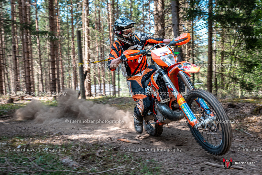fuernholzer_250501-C1-523-2 | Fotografische Impressionen von der Red Stag Enduro Extreme by fuernholzer-photography.com. Endurosport in Österreich fotografisch festgehalten von fuernholzer. Auftragsfotografie für Private, Gewerbefotos und Industriefotografie. Eventfotografie, Sportfotografie und Motorsportfotografie. Anbieter von Fotoworkshops, Fototraining, fotografischen Vorträgen und Fotoseminaren.