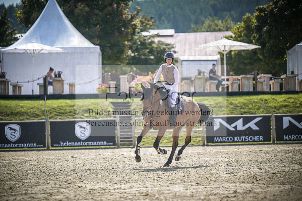 DOS_8535 | Entdecke hochwertige Reitturnierfotos von Foto Oger. Professionell, emotional und authentisch – jetzt Lieblingsmomente im Shop bestellen.Deutschlandweite Turnierfotografie. - Realisiert mit Pictrs.com