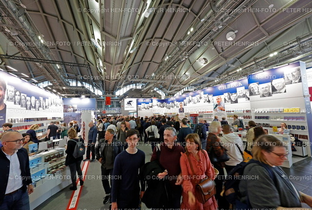 20241018d-A5588-frankfurter-buchmesse-HEN-FOTO | 18.10.2024 Heute ab 14 Uhr für alle geöffnet 76. Buchmesse Frankfurt hier Halle 3 Messestand 25 Jahre Literatur C. H. BECK Verlag (Foto: Peter Henrich) - Realisiert mit Pictrs.com