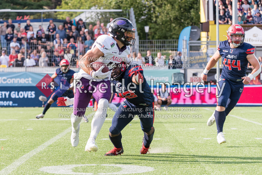 RS-1-003310 | Reece Horn (#17, Frankfurt, WR), Simeon Okonta-Wariso (#42, Sea Devils)