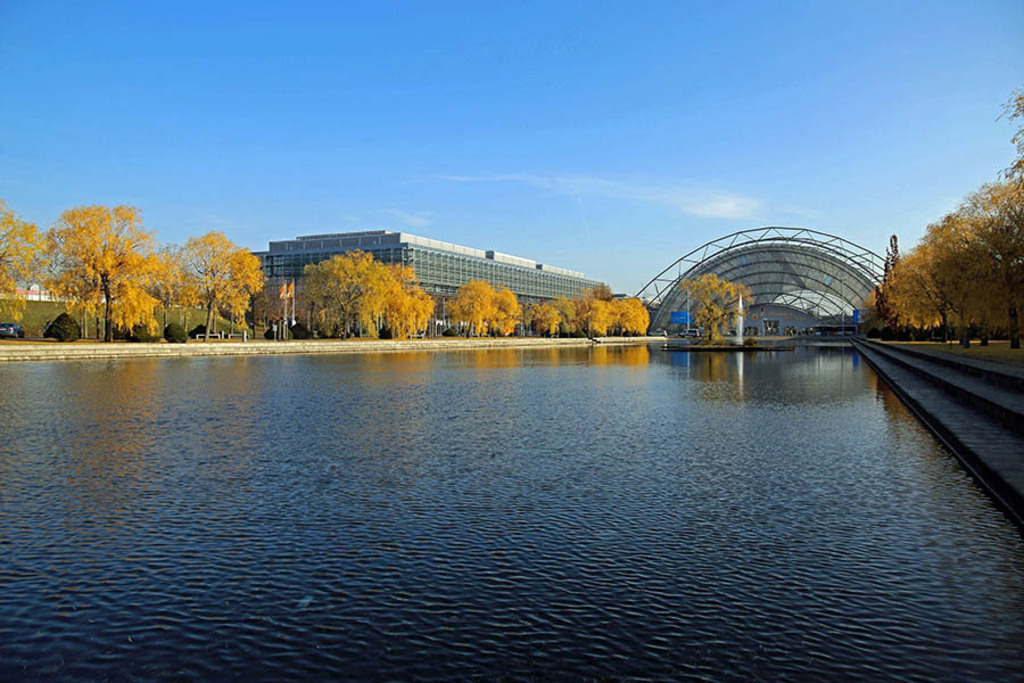 Foto: Leipzig - Leipziger Messe | Das Team hinter BILDLEXIKON LEIPZIG bündelt historische wie aktuelle Informationen über die Stadt Leipzig in Text und Bild auf einer Plattform und stellt diese der interessierten Öffentlichkeit zur Verfügung.