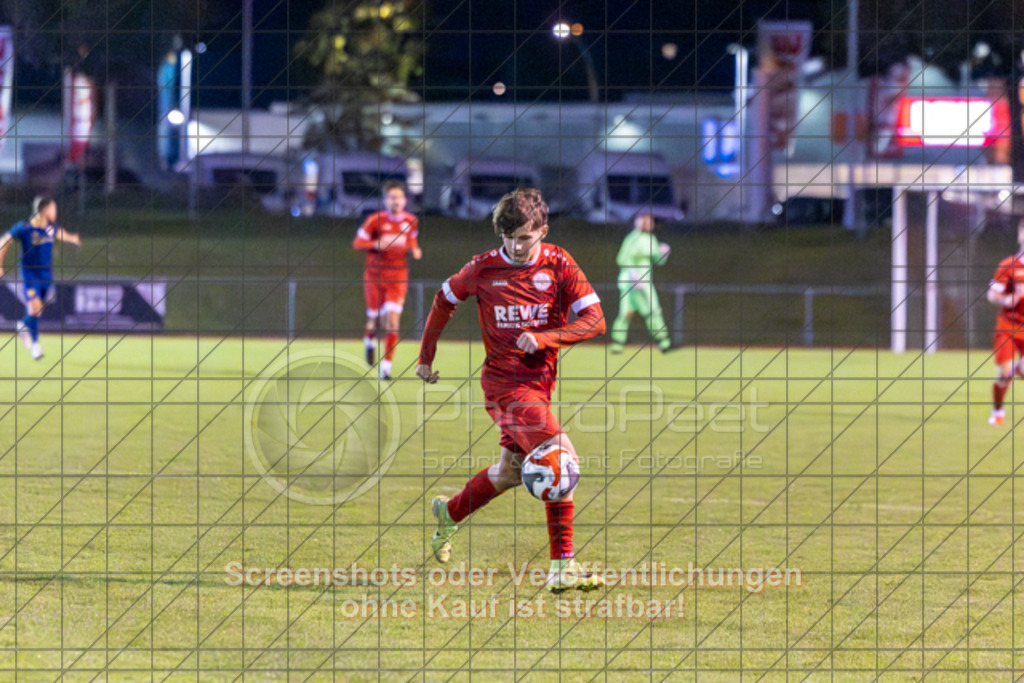 20251002_204817_0222 | #,1.FC Donzdorf (rot) vs. FV Faurndau (blau), Fußball, Bezirkspokal - Bezirk Neckar/Fils, 04. Runde, Saison 2025/2026, Rasenplatz Lautertal Stadion, Süßener Straße 16, 73072 Donzdorf, 02.10.2025 - 19:30 Uhr,Foto: PhotoPeet-Sportfotografie/Peter Harich