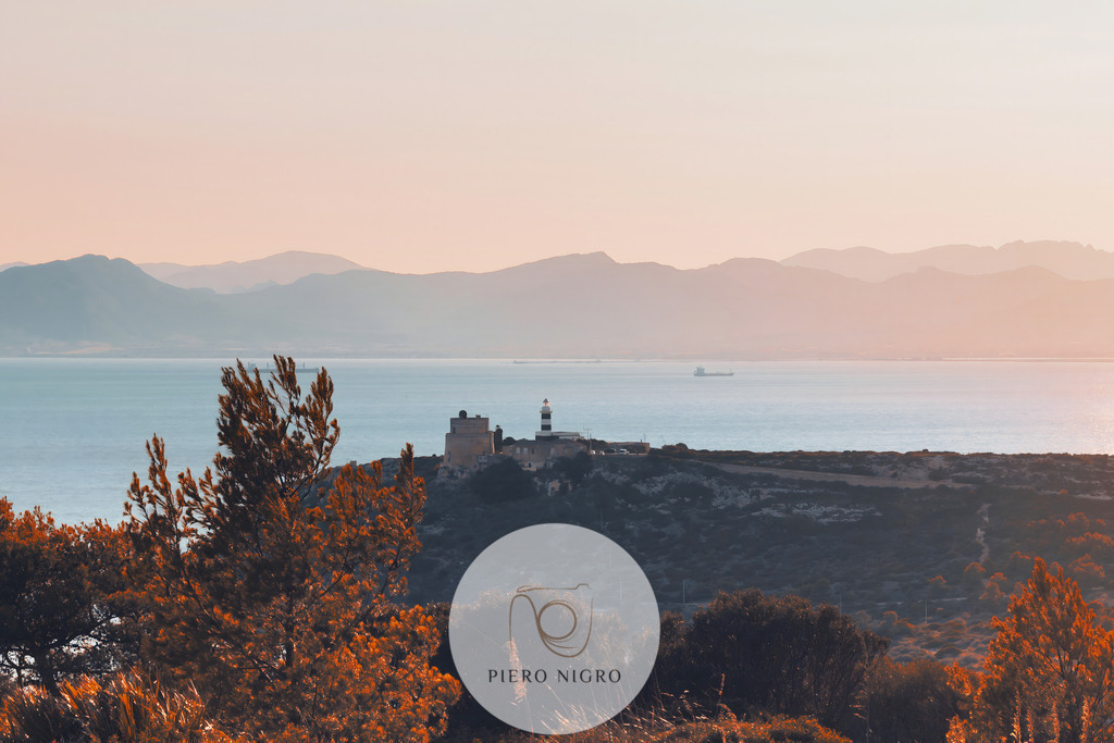 Sardiniens Perle - Landschaftstraum um Capo Sant'Elia Leuchtturm - Wanddeko | Wallart | Fotokunst | DE: Erlebe die Magie von 'Sardiniens Perle - Landschaftstraum um Capo Sant'Elia Leuchtturm'. Dieses beeindruckende Wandbild entführt dich in eine verträumte Landschaft, eingefangen in einer einzigartigen Schärfe und umgeben von leicht vernebelten Bergen im Hintergrund. Der majestätische Leuchtturm steht im Zentrum dieser Aufnahme und verleiht ihr eine unwiderstehliche Faszination.

Die Farbpalette aus weichen Blau- und Bordeauxtönen verleiht diesem Kunstwerk eine sanfte Eleganz, die die Schönheit der sardischen Landschaft auf einzigartige Weise einfängt. Die Mischung aus tiefem Blau und warmem Bordeaux schafft eine harmonische Atmosphäre, die den Betrachter in die malerische Szenerie eintauchen lässt.

'Sardiniens Perle' ist nicht nur ein Bild, sondern ein Landschaftstraum, der in jedem Raum zu Hause ist. Stelle es in dein Wohnzimmer, um eine beruhigende Oase der Entspannung zu schaffen, oder platziere es im Schlafzimmer, um jede Nacht in die bezaubernde Welt Sardiniens einzutauchen.

Die vernebelten Berge im Hintergrund erzeugen eine geheimnisvolle Tiefe, während der Leuchtturm im Zentrum das Bild mit einem Hauch von Nostalgie und Romantik durchzieht. Diese Landschaftsaufnahme ist nicht nur ein visuelles Fest, sondern auch eine Reise zu den unvergesslichen Momenten am Capo Sant'Elia Leuchtturm.

Erobere dein Zuhause mit 'Sardiniens Perle' und lass dich von der Schönheit dieser traumhaften Landschaft verzaubern. Ein Kunstwerk, das nicht nur die Wände schmückt, sondern auch die Seele berührt.

EN: Experience the magic of 'Sardinia's Pearl - Landscape Dream around Capo Sant'Elia Lighthouse'. This stunning mural transports you to a dreamy landscape, captured in a unique sharpness and surrounded by slightly misty mountains in the background. The majestic lighthouse is at the center of this shot, giving it an irresistible allure.

The color palette of soft blues and bordeaux tones gives this artwork a gentle elegance that captures the beauty of the Sardinian landscape in a unique way. The mixture of deep blue and warm bordeaux creates a harmonious atmosphere that immerses the viewer in the picturesque scenery.

'Sardinia's Pearl' is not just a picture, but a landscape dream that is at home in any room. Place it in your living room to create a calming oasis of relaxation, or place it in your bedroom to immerse yourself in the enchanting world of Sardinia every night.

The misty mountains in the background create a mysterious depth, while the lighthouse in the center infuses the image with a touch of nostalgia and romance. This landscape shot is not only a visual feast, but also a journey to the unforgettable moments at the Capo Sant'Elia lighthouse.

Conquer your home with 'Sardinia's Pearl' and let yourself be enchanted by the beauty of this dreamlike landscape. A work of art that not only adorns the walls, but also touches the soul. - Realisiert mit Pictrs.com