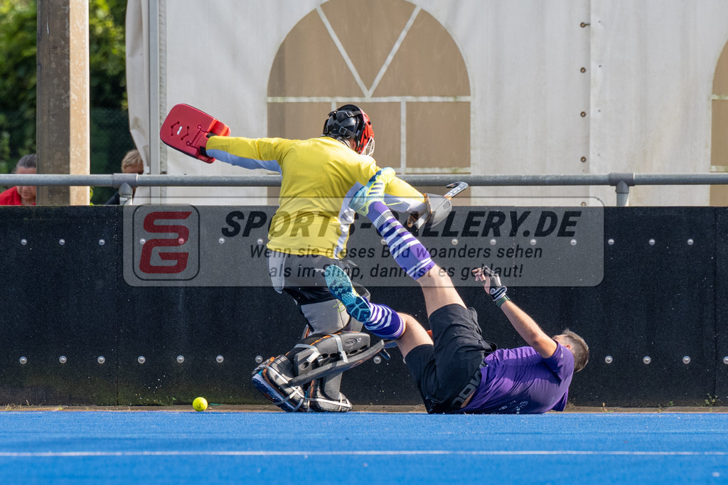 SFE_20240817_0190 | Krefeld, Deutschland, 17.08.2024:  European Cup for Recreational Hockey Players im KTHC Stadion Rot-Weiss Köln Tennis and Hockey Club am 17.08.2024 in Krefeld, Deutschland. (Foto von Stephan Fehrmann)Krefeld, Germany, 17.08.2024: European Cup for Recreational Hockey Players in KTHC Stadion Rot-Weiss Köln Tennis and Hockey Club at 17.08.2024 in Krefeld, Deutschland. (Foto from Stephan Fehrmann)