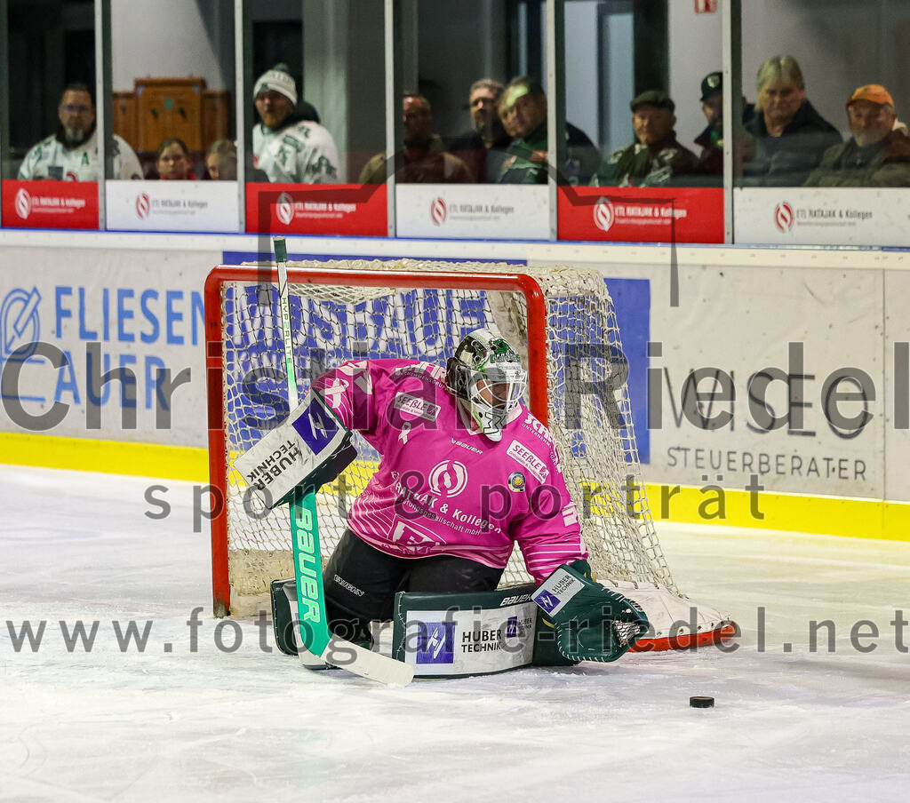 2025-10-28_044_TSV_Erding_gegen_Toelzer_Loewen | Erding, Deutschland, 28.10.2025:Eishockey, Oberliga Süd 2025 / 2026, 13. Spieltag, TSV Erding gegen Tölzer Löwen, Endergebnis: 2:5Torwart Leon Meder (Erding Gladiators, #39)Foto: Christian Riedel / fotografie-riedel.net
