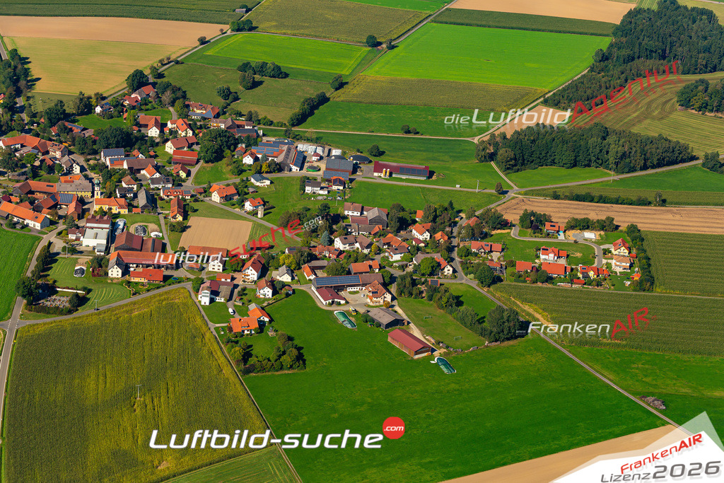 Die Luftaufnahme Muschenried - Winklarn wurde 2021 mittels Flugzeug (keine Drohne) erstellt. Hohe Auflösung -für große Poster und Wandbilder geeignet!